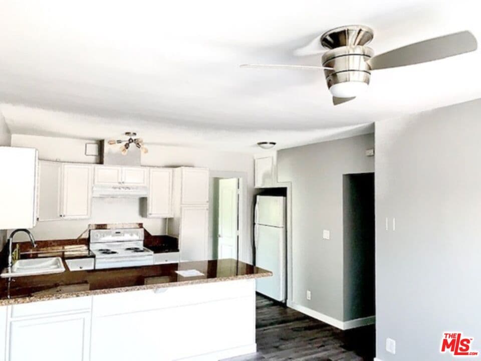 2 bd, 1 ba Apartment in Van Nuys, CA — $2,097/mo — photo 2