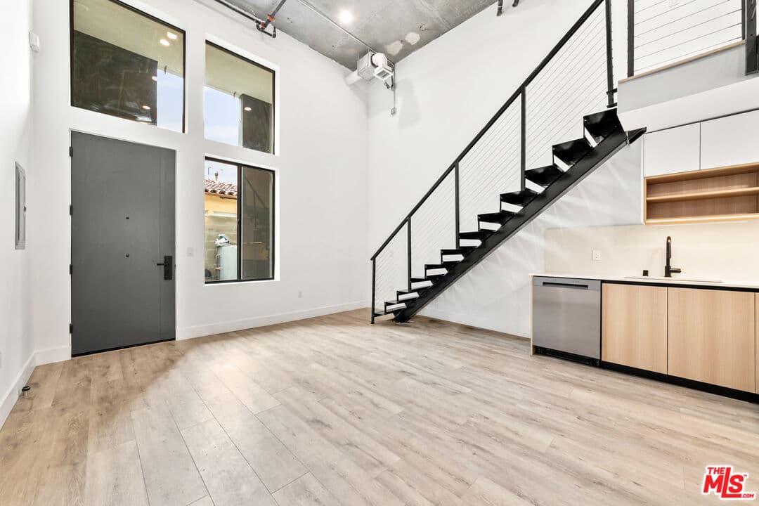 1 bd, 1 ba Townhouse in North Hollywood, CA — $2,495/mo — photo 2