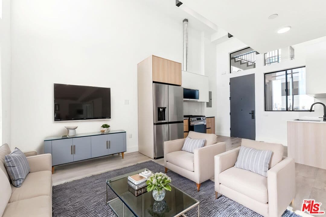 2 bd, 1 ba House in North Hollywood, CA — $3,395/mo — photo 2