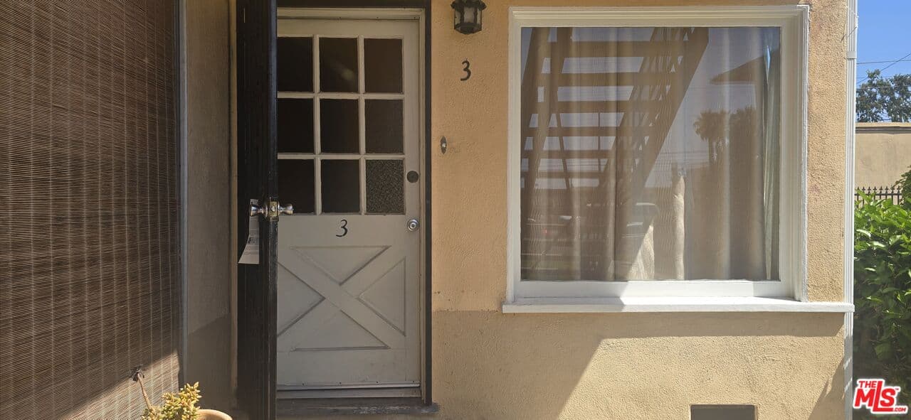 2 bd, 1 ba Apartment in Inglewood, CA — $2,450/mo — photo 2