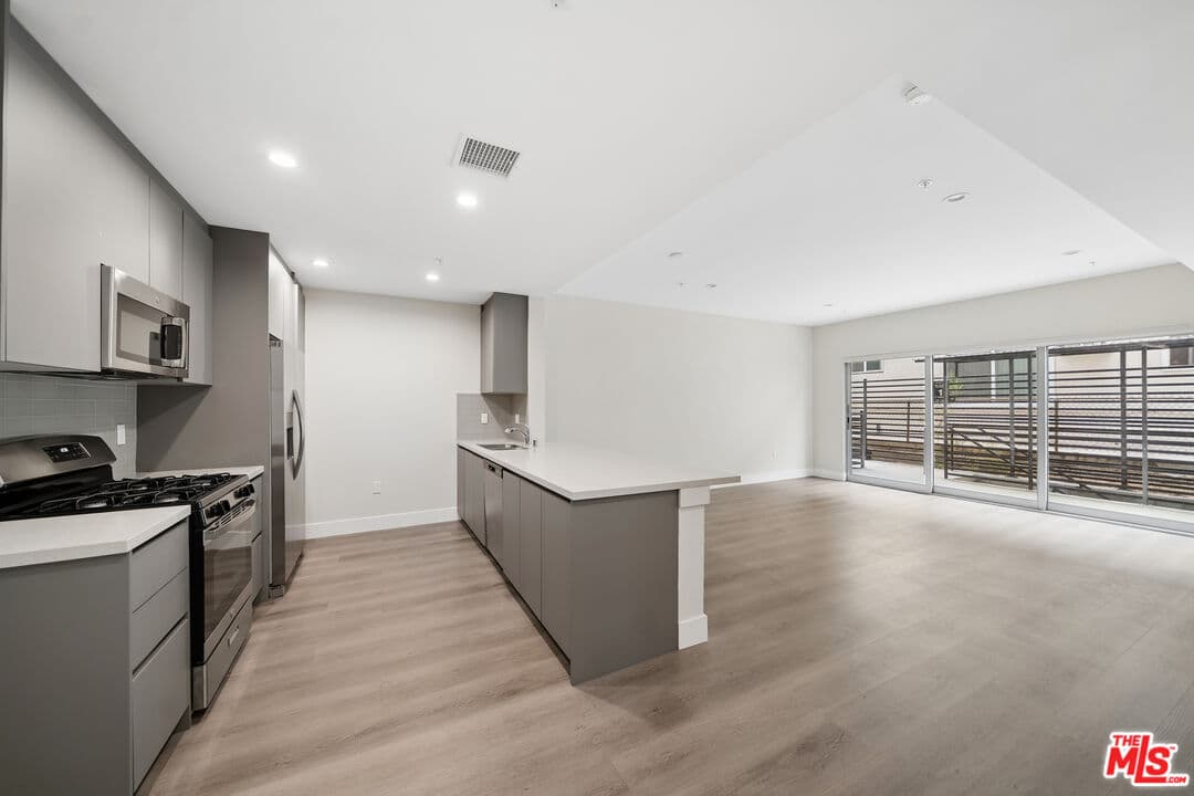 1 bd, 1 ba Condo in West Hollywood, CA — $3,550/mo — photo 2