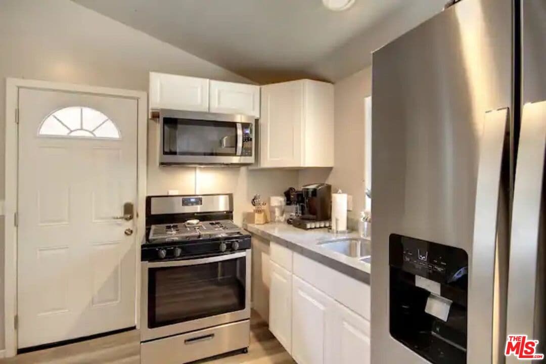 2 bd, 1 ba House in Big Bear, CA — $1,698/mo — photo 2