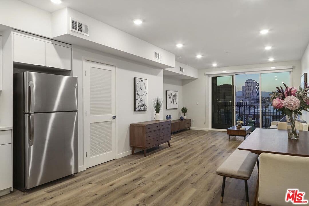 2 bd, 2 ba Townhouse in Los Angeles, CA — $3,400/mo — photo 1
