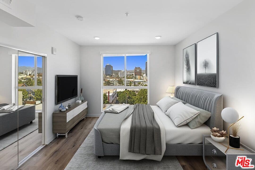 2 bd, 2 ba Townhouse in Los Angeles, CA — $3,400/mo — photo 2