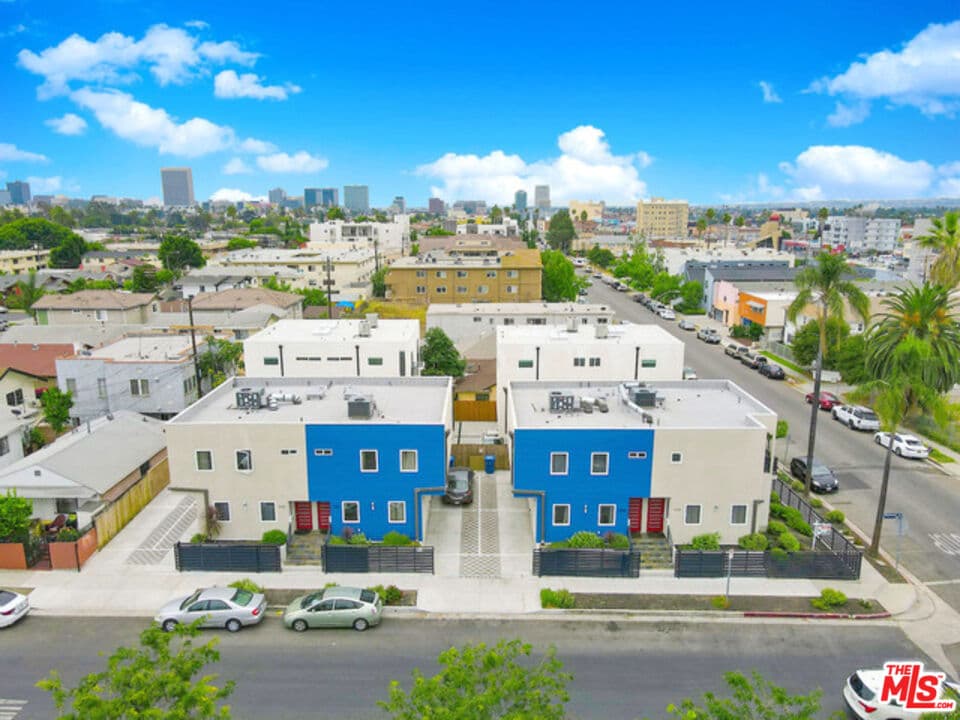 3 bd, 3 ba Townhouse in Los Angeles, CA — $3,750/mo — photo 1