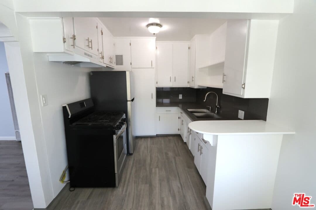 2 bd, 1 ba Apartment in Burbank, CA — $2,249/mo — photo 2