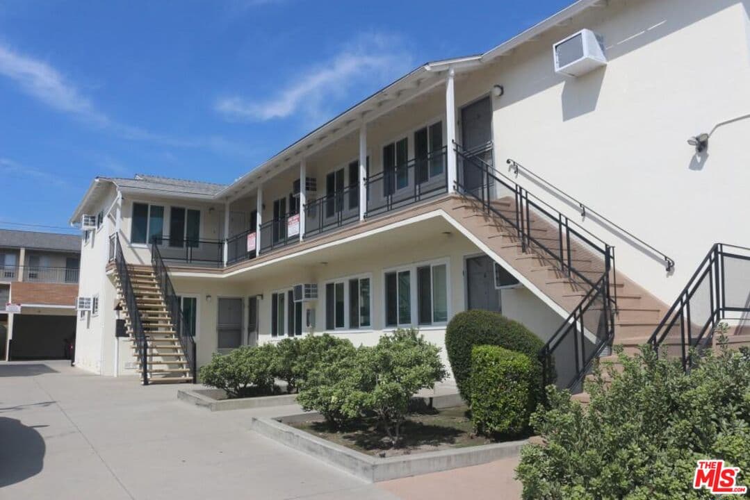 2 bd, 1 ba Apartment in Burbank, CA — $2,249/mo — photo 1