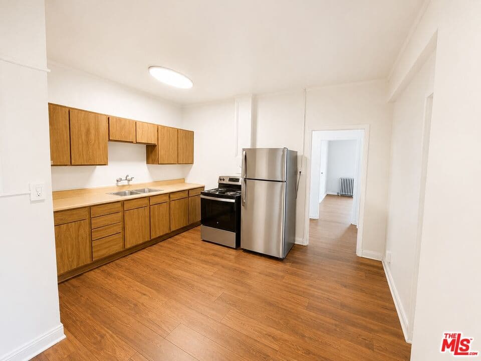 2 bd, 1 ba Apartment in Los Angeles, CA — $2,800/mo — photo 2
