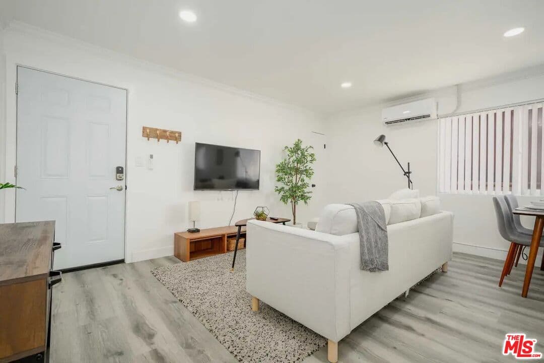 3 bd, 1 ba Apartment in Los Angeles, CA — $3,600/mo — photo 1