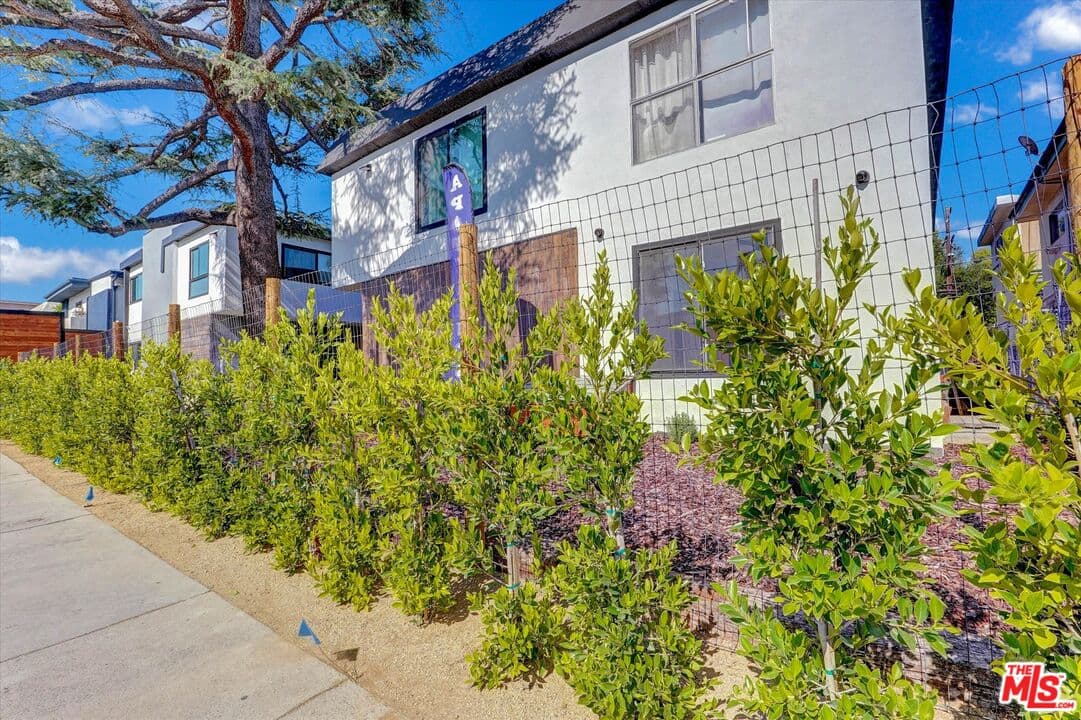 2 bd, 1 ba Apartment in Van Nuys, CA — $2,700/mo — photo 2