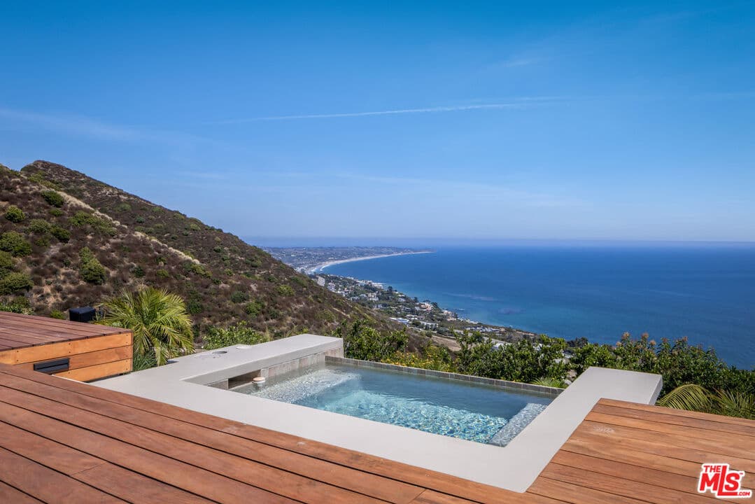 6 bd, 6 ba House in Malibu, CA — $75,000/mo — photo 1