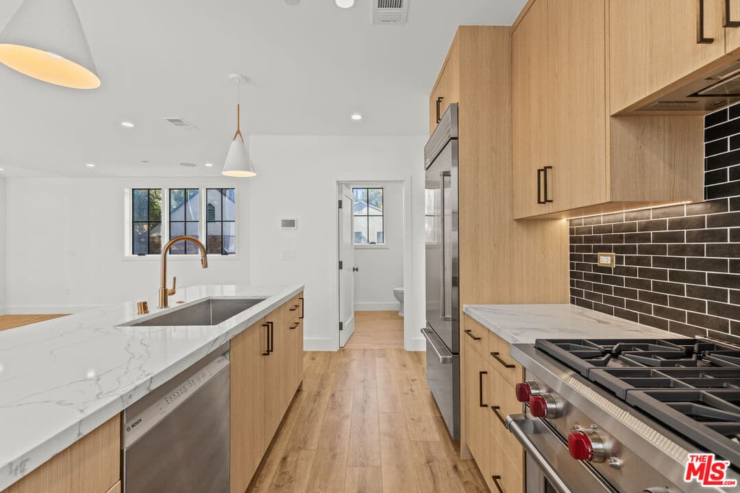 4 bd, 5 ba House in Sherman Oaks, CA — $6,700/mo — photo 1