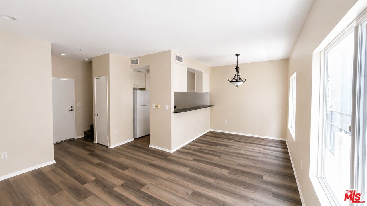 2 bd, 2 ba Townhouse in Van Nuys, CA — $2,395/mo — photo 1