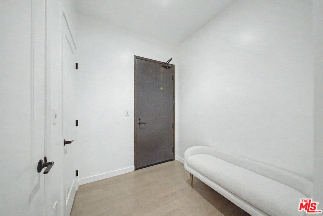 1 bd, 1 ba Condo in Los Angeles, CA — $3,200/mo — photo 2