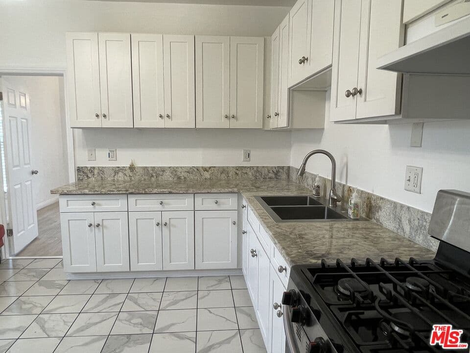 2 bd, 1 ba Apartment in Los Angeles, CA — $1,950/mo — photo 2