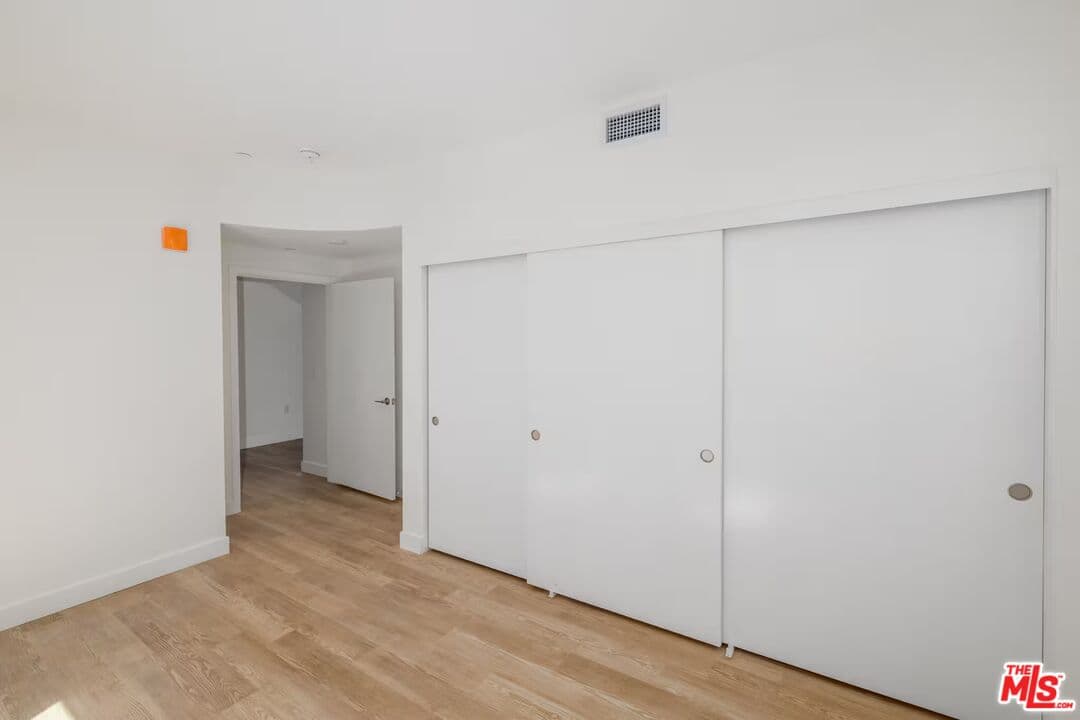 3 bd, 2 ba Apartment in Los Angeles, CA — $3,070/mo — photo 2