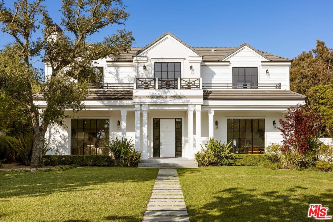 5 bd, 7 ba House in Pacific Palisades, CA — $30,000/mo — photo 2