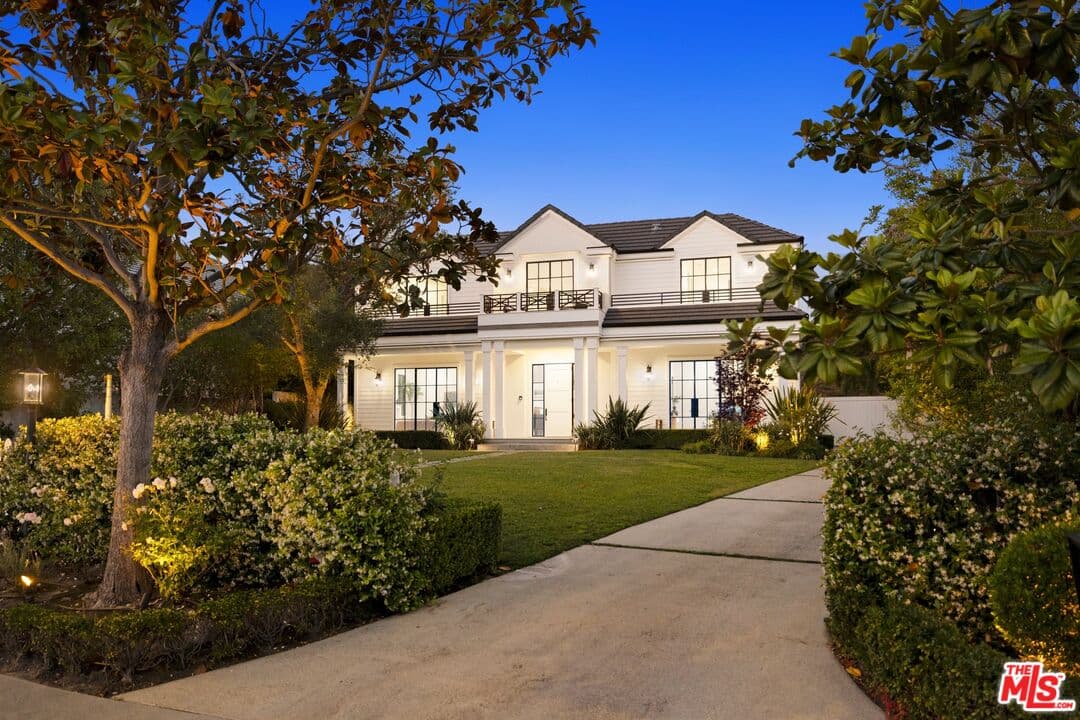 5 bd, 7 ba House in Pacific Palisades, CA — $30,000/mo — photo 1