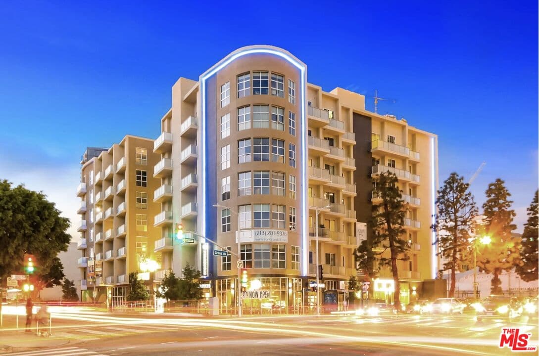 2 bd, 2 ba Apartment in Los Angeles, CA — $2,950/mo — photo 2