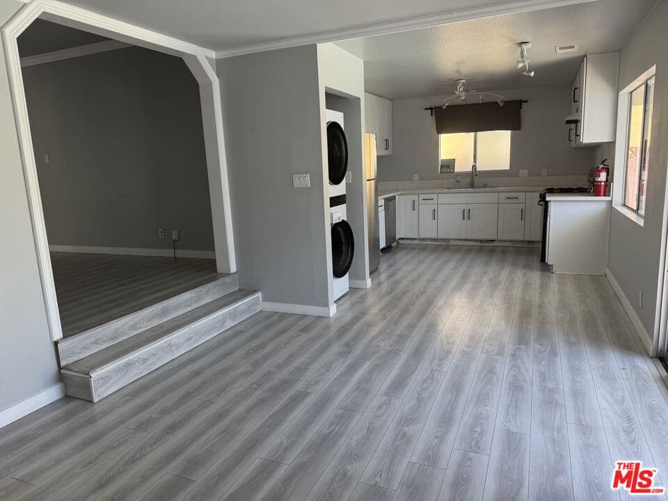 3 bd, 2 ba House in Van Nuys, CA — $4,200/mo — photo 2
