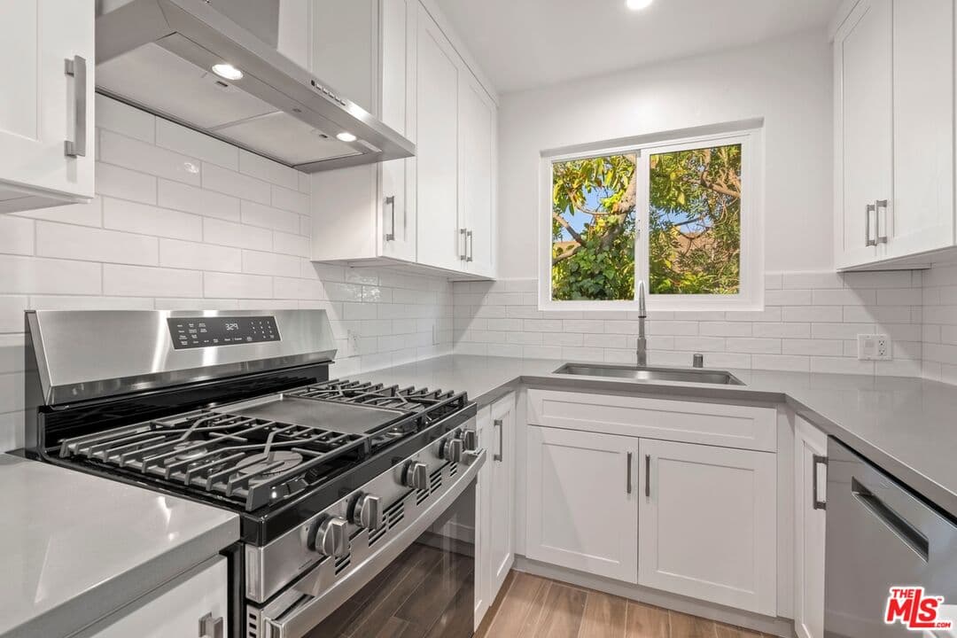 2 bd, 2 ba Townhouse in West Hollywood, CA — $3,950/mo — photo 2