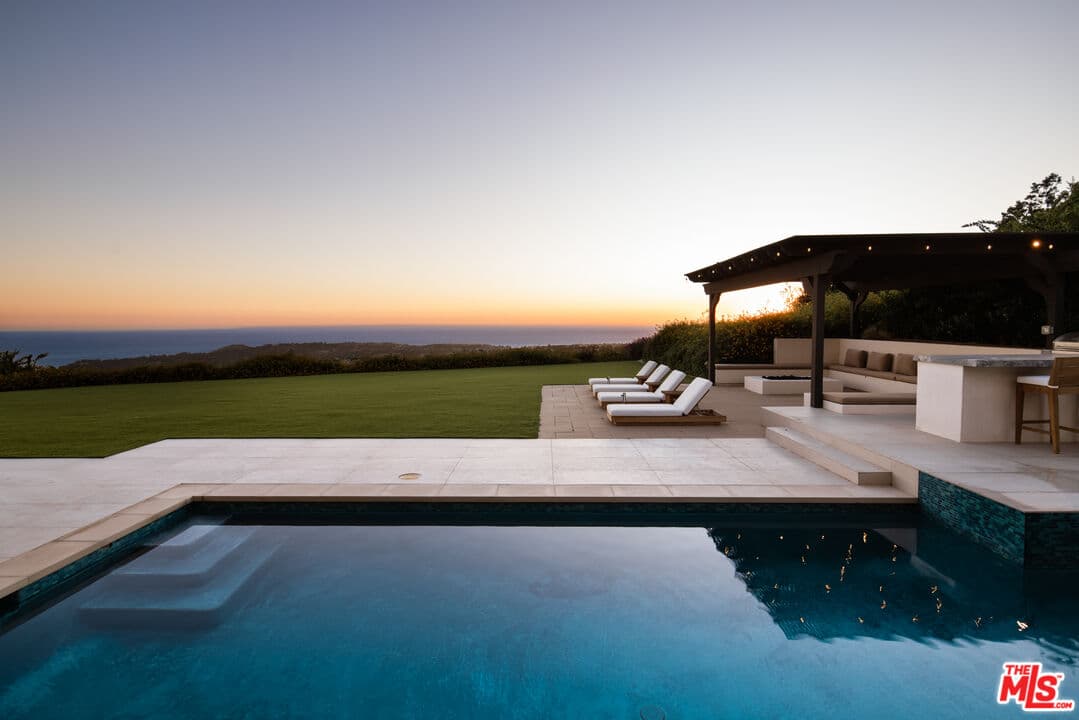 5 bd, 7 ba House in Malibu, CA — $55,000/mo — photo 2