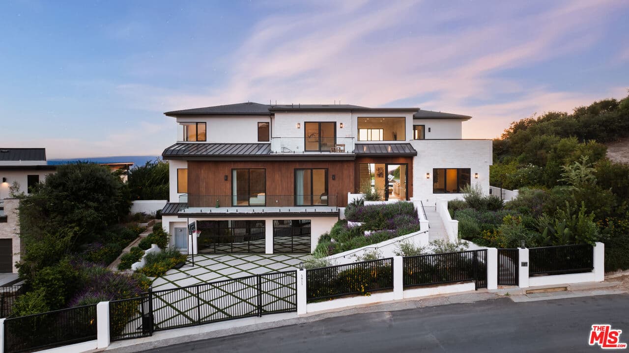 5 bd, 7 ba House in Malibu, CA — $55,000/mo — photo 1