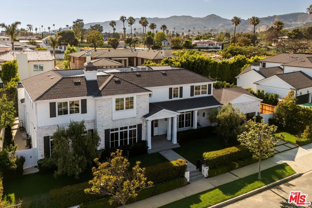 5 bd, 7 ba House in Pacific Palisades, CA — $45,000/mo — photo 2