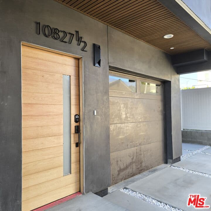 4 bd, 4 ba Townhouse in North Hollywood, CA — $5,000/mo — photo 1