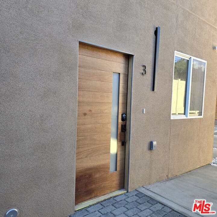 4 bd, 2 ba Townhouse in North Hollywood, CA — $4,650/mo — photo 2