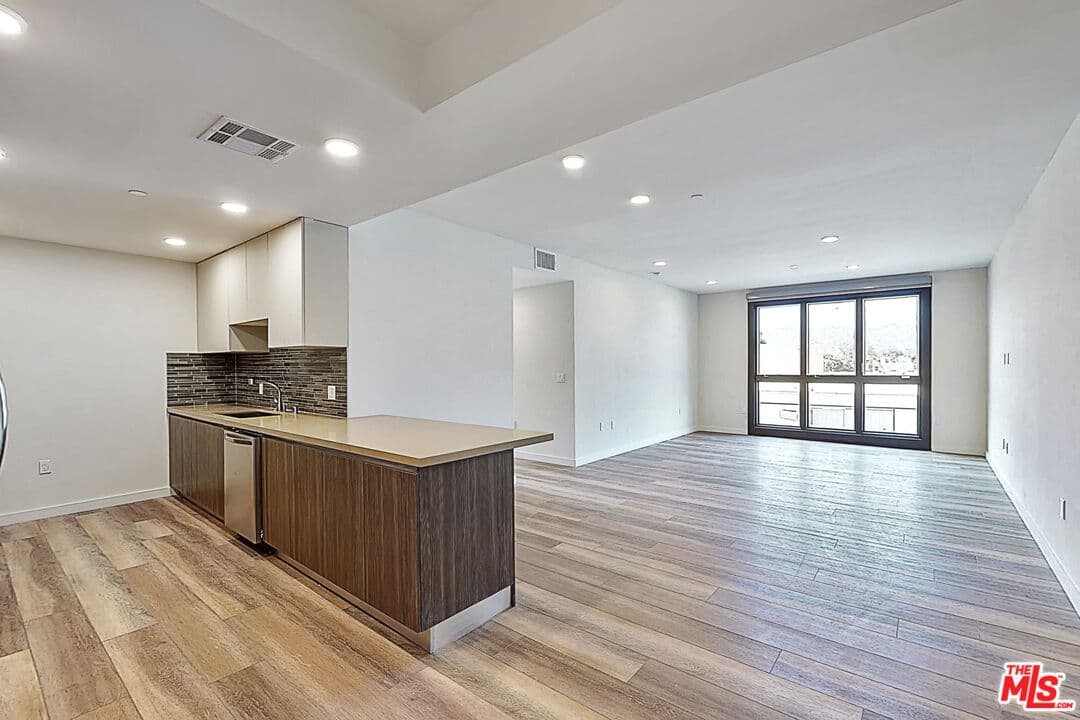 3 bd, 3 ba Condo in Los Angeles, CA — $4,995/mo — photo 1