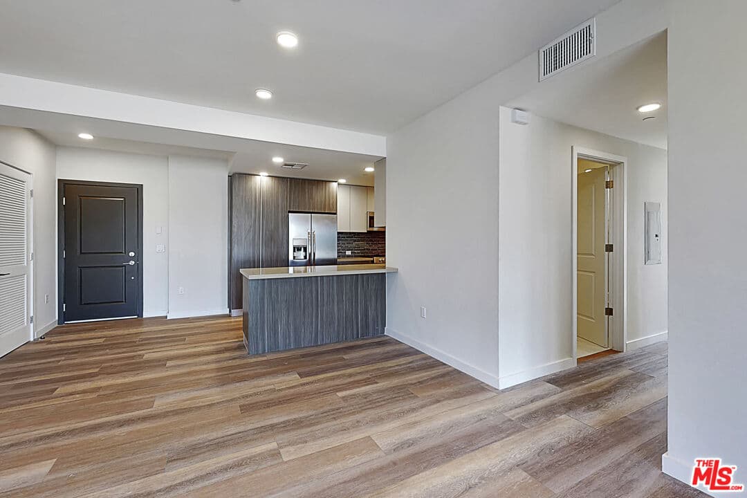 3 bd, 3 ba Condo in Los Angeles, CA — $4,995/mo — photo 2