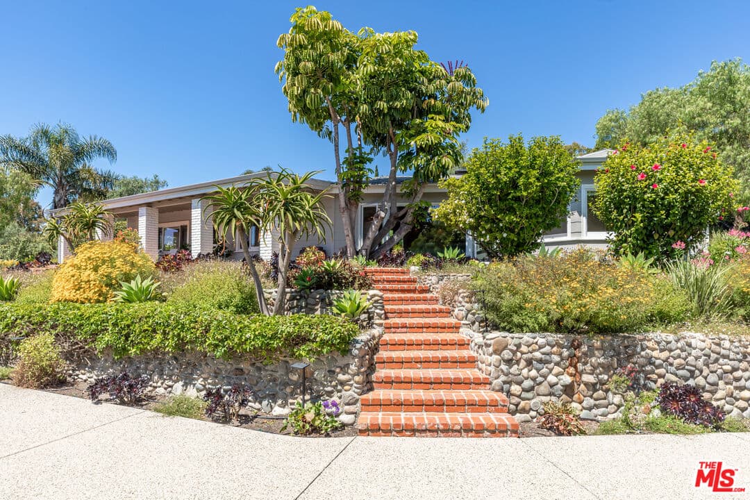 3BR House in Malibu β $25,000/mo