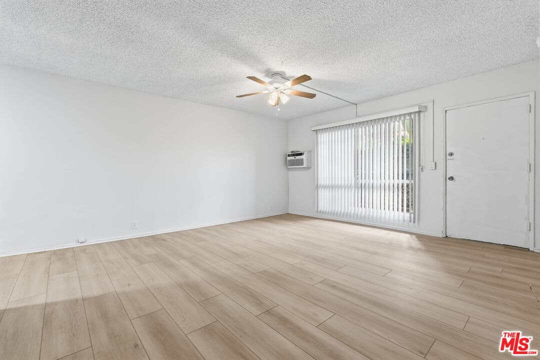 3 bd, 2 ba Townhouse in Los Angeles, CA — $3,995/mo — photo 2