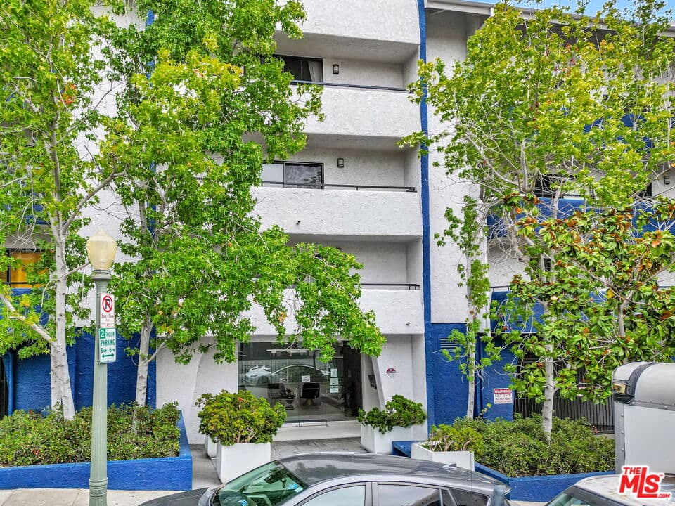 2 bd, 2 ba Condo in Los Angeles, CA — $3,800/mo — photo 2