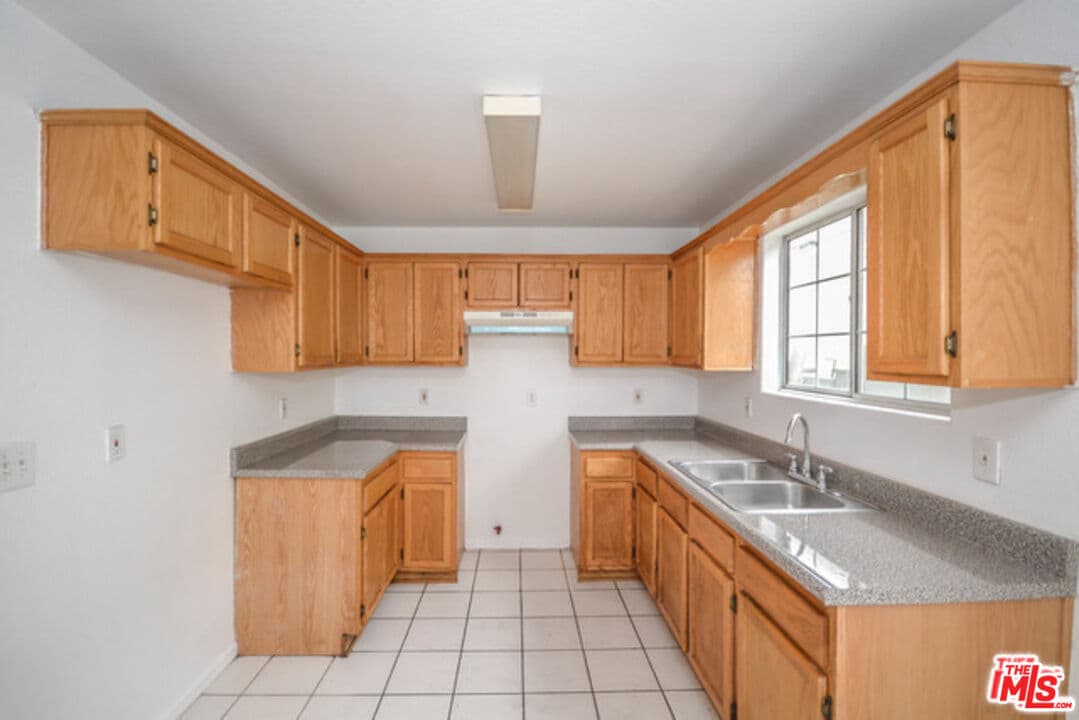 3 bd, 2 ba House in Los Angeles, CA — $3,000/mo — photo 2