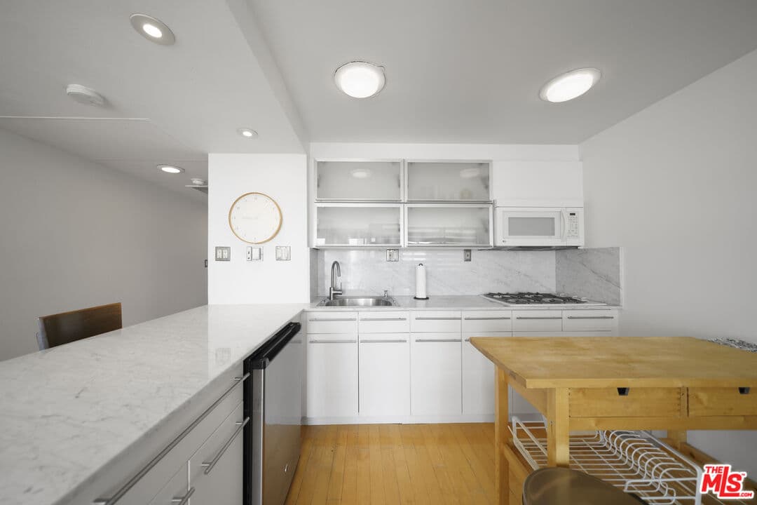 Studio, 1 ba Condo in Los Angeles, CA — $2,500/mo — photo 1
