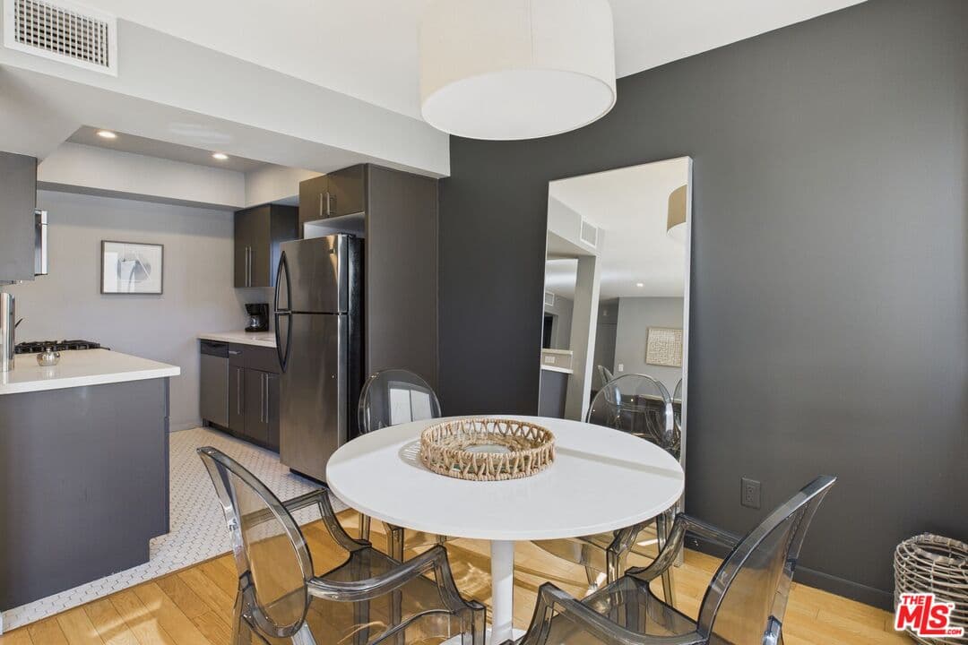 1 bd, 1 ba Townhouse in Los Angeles, CA — $4,100/mo — photo 2
