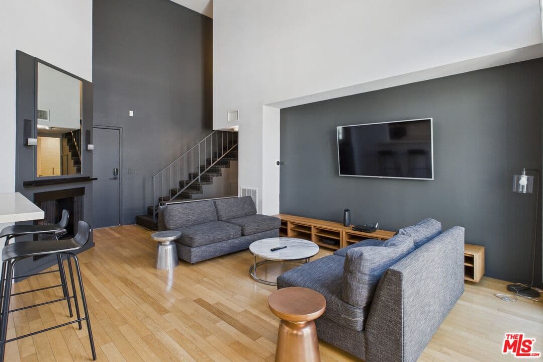 2BR Townhouse in Los Angeles β $6,100/mo