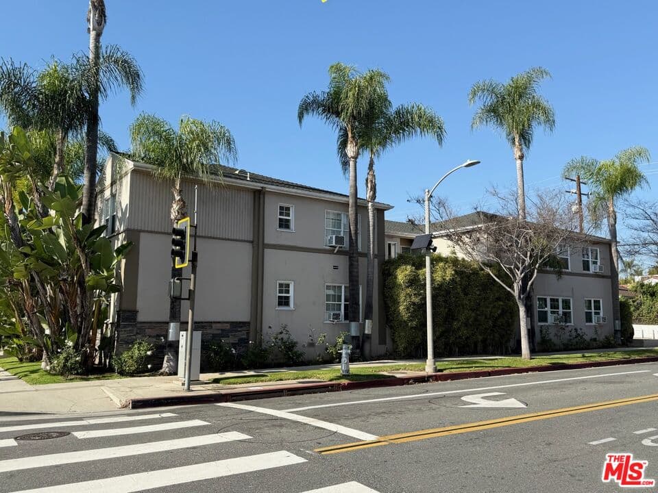 2 bd, 1 ba Apartment in Beverly Hills, CA — $3,700/mo — photo 1