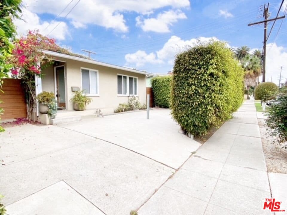 2 bd, 3 ba House in Los Angeles, CA — $6,150/mo — photo 1