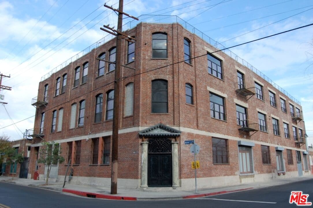 1 bd, 1 ba Apartment in Los Angeles, CA — $3,646/mo — photo 1