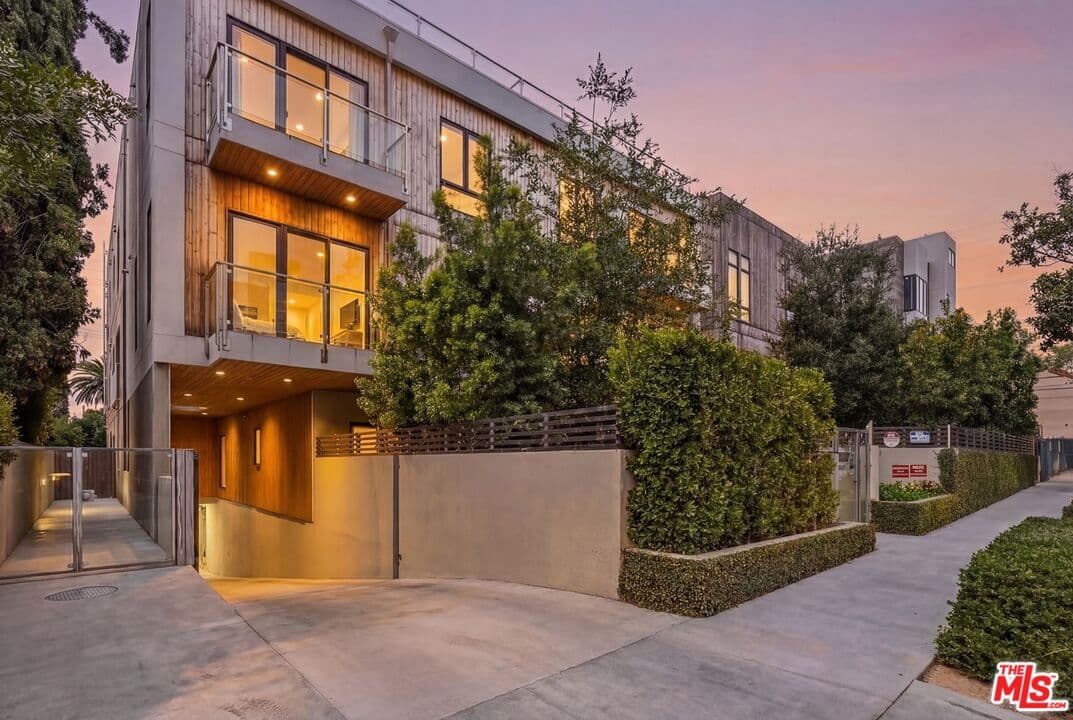2 bd, 3 ba Condo in Los Angeles, CA — $7,500/mo — photo 1