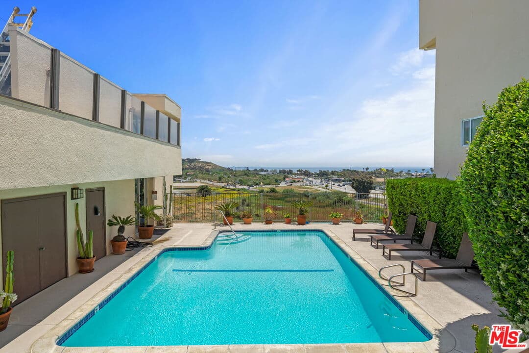 2 bd, 2 ba Condo in Malibu, CA — $4,450/mo — photo 2