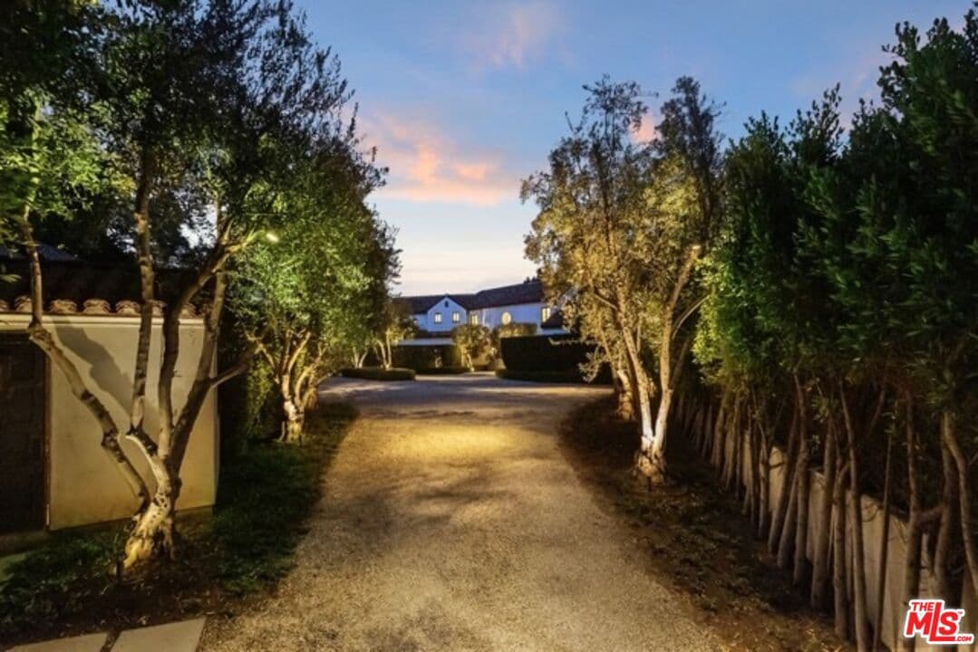 9 bd, 14 ba House in West Hollywood, CA — $275,000/mo — photo 1