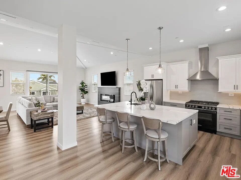 4 bd, 3 ba Townhouse in Redondo Beach, CA — $10,000/mo — photo 2