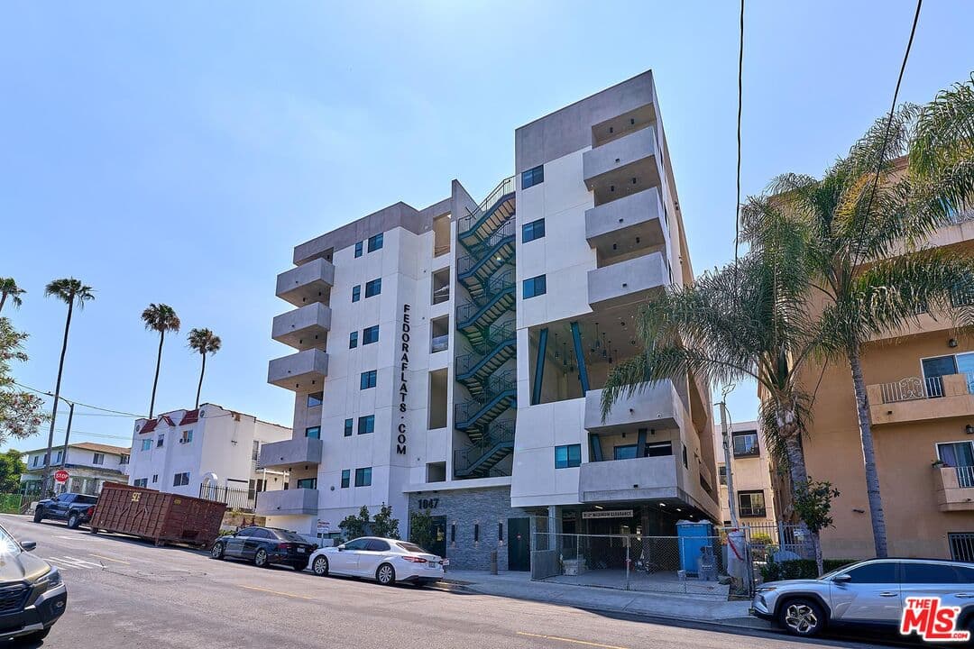 Studio, 1 ba Apartment in Los Angeles, CA — $2,269/mo — photo 1