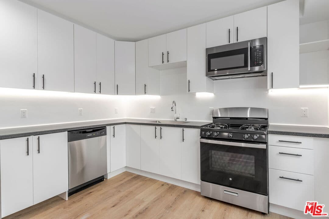 3 bd, 3 ba Apartment in North Hollywood, CA — $3,400/mo — photo 1