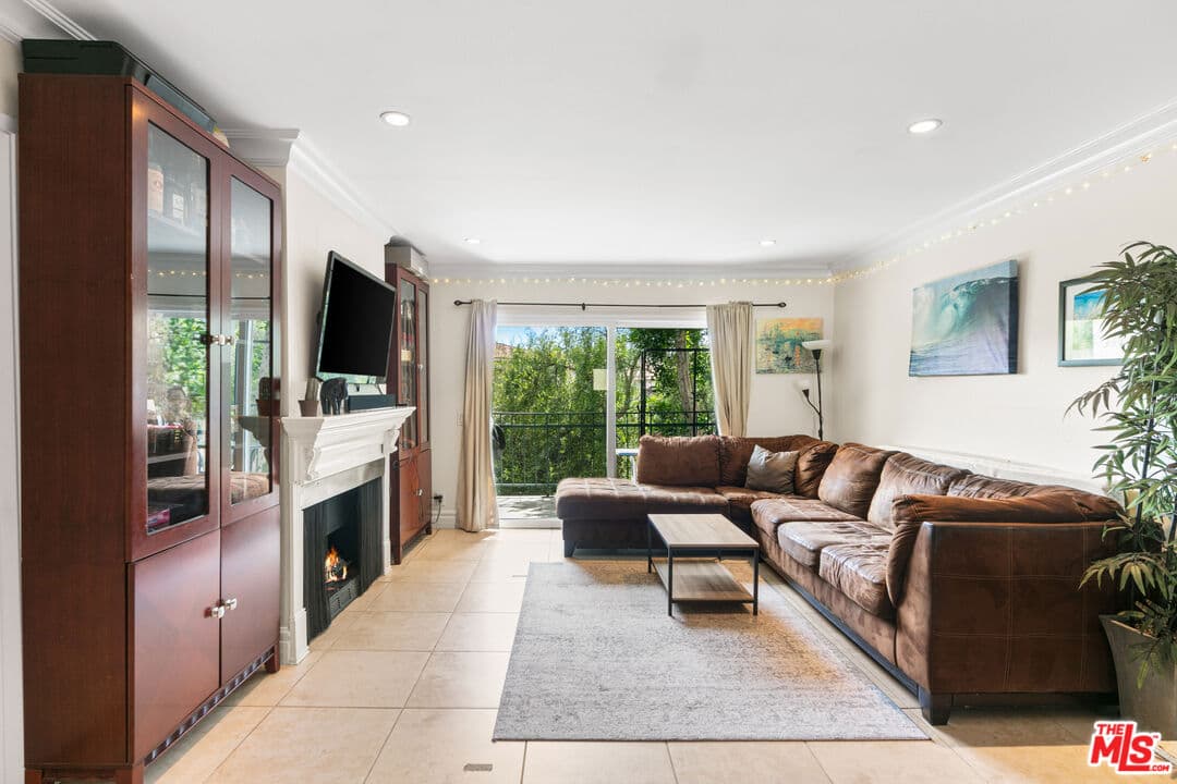 2 bd, 2 ba Condo in Malibu, CA — $4,500/mo — photo 2