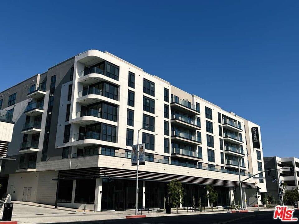 2 bd, 2 ba Apartment in Los Angeles, CA — $4,790/mo — photo 1